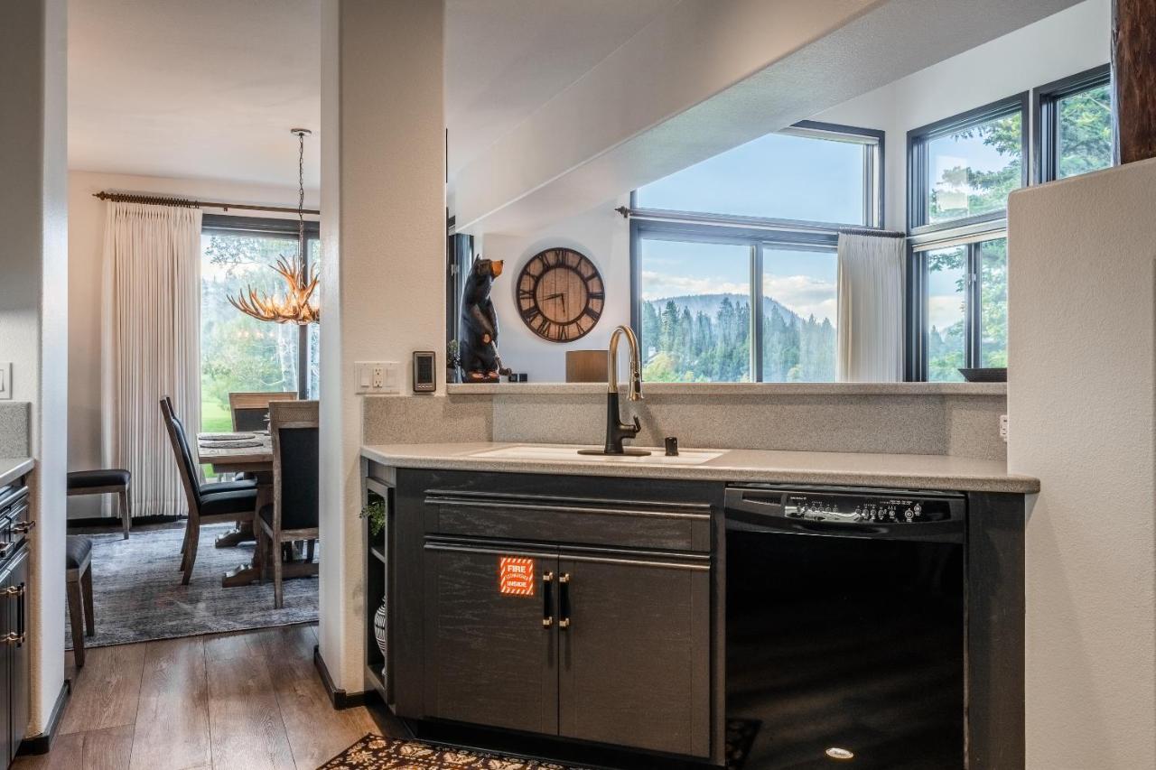 Great Views Fully Renovated Luxury 4 Bedroom 3 Full Bathrooms And Half Bath Snowcreek 732 Phase V Holiday home *