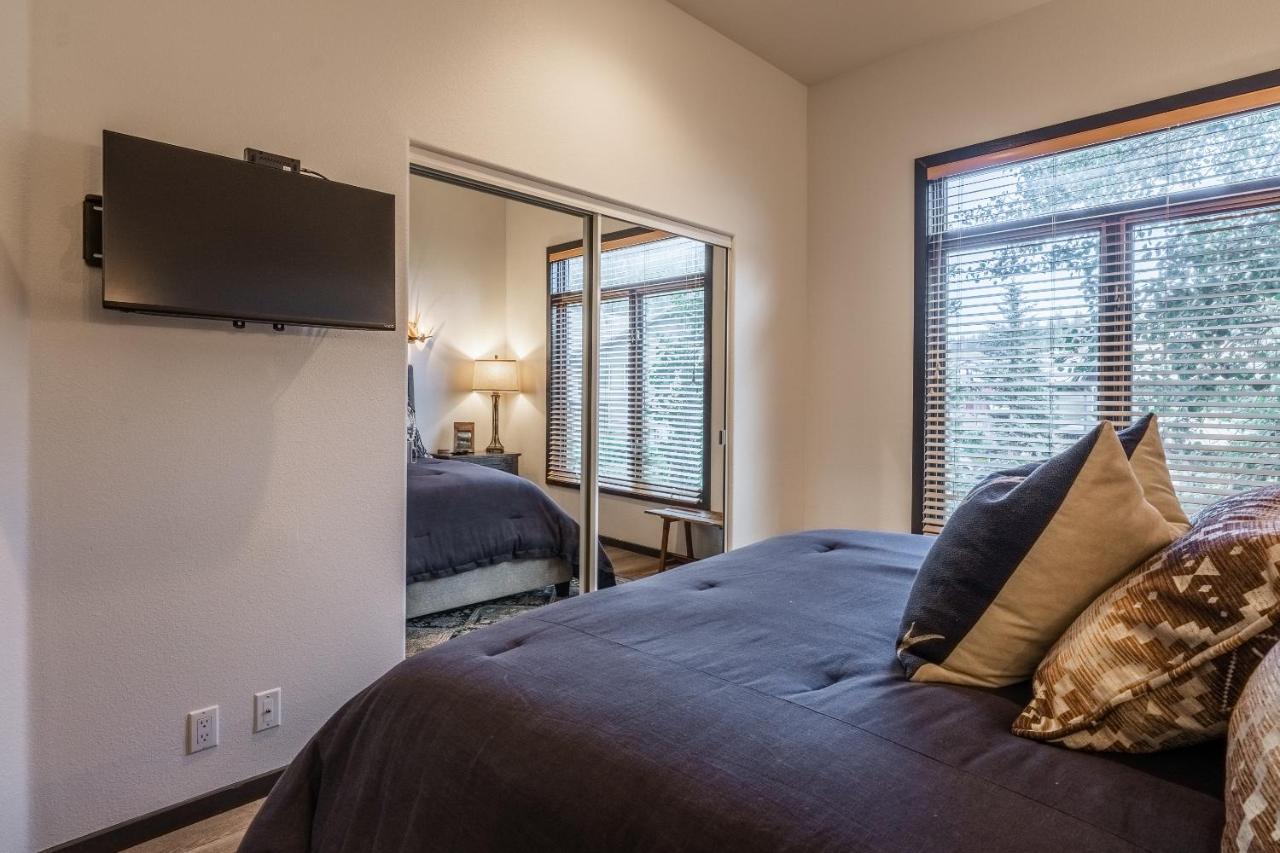 Great Views Fully Renovated Luxury 4 Bedroom 3 Full Bathrooms And Half Bath Snowcreek 732 Phase V Holiday home Mammoth Lakes
