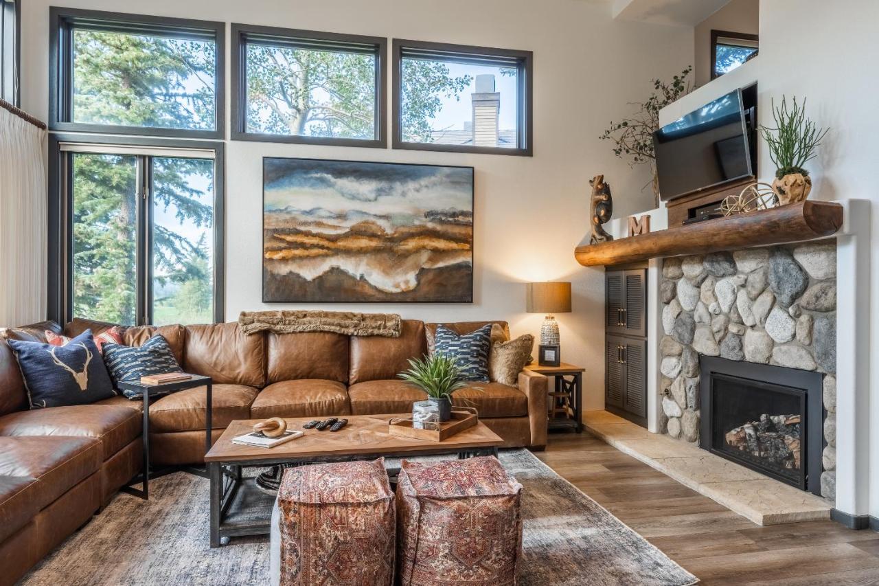 Great Views Fully Renovated Luxury 4 Bedroom 3 Full Bathrooms And Half Bath Snowcreek 732 Phase V *