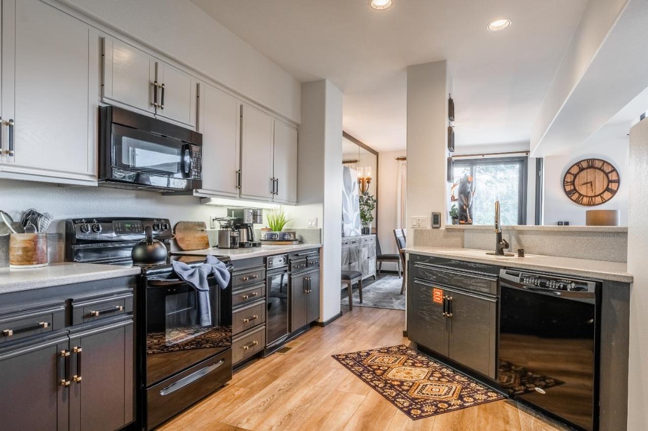 Great Views Fully Renovated Luxury 4 Bedroom 3 Full Bathrooms And Half Bath Snowcreek 732 Phase V Mammoth Lakes