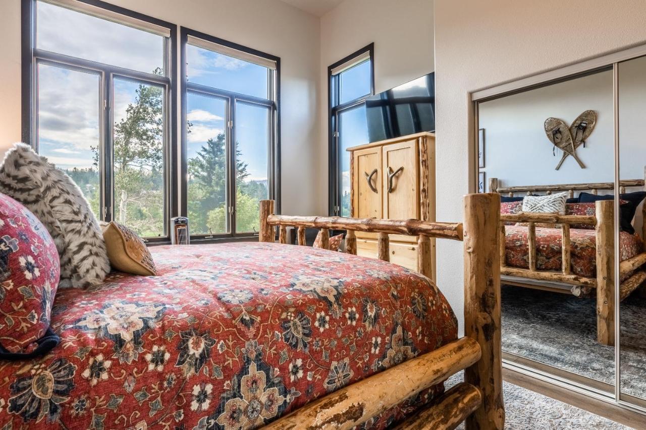 Great Views Fully Renovated Luxury 4 Bedroom 3 Full Bathrooms And Half Bath Snowcreek 732 Phase V * Mammoth Lakes