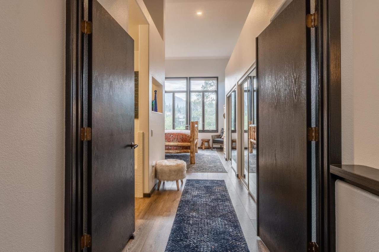 Great Views Fully Renovated Luxury 4 Bedroom 3 Full Bathrooms And Half Bath Snowcreek 732 Phase V