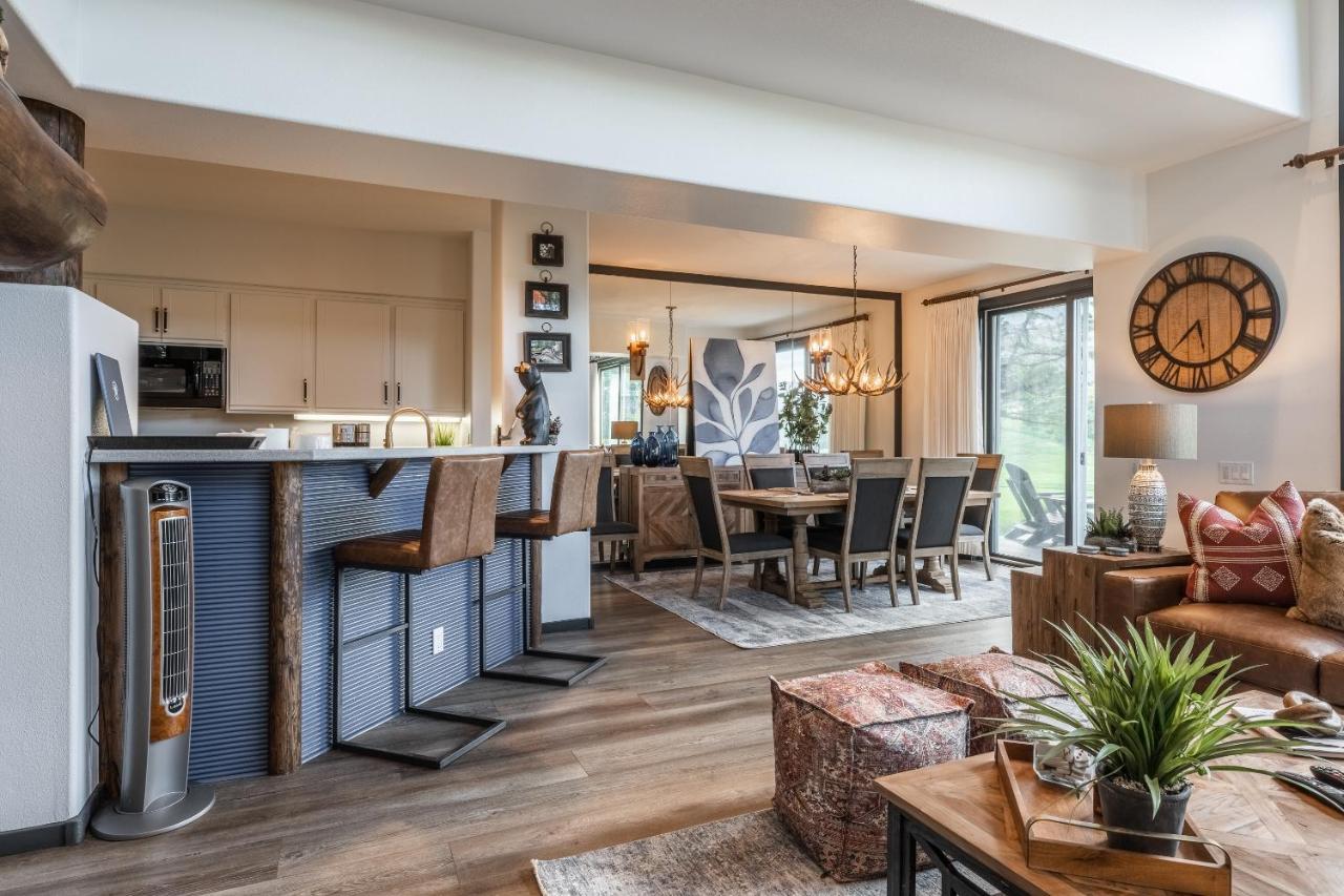 Great Views Fully Renovated Luxury 4 Bedroom 3 Full Bathrooms And Half Bath Snowcreek 732 Phase V *