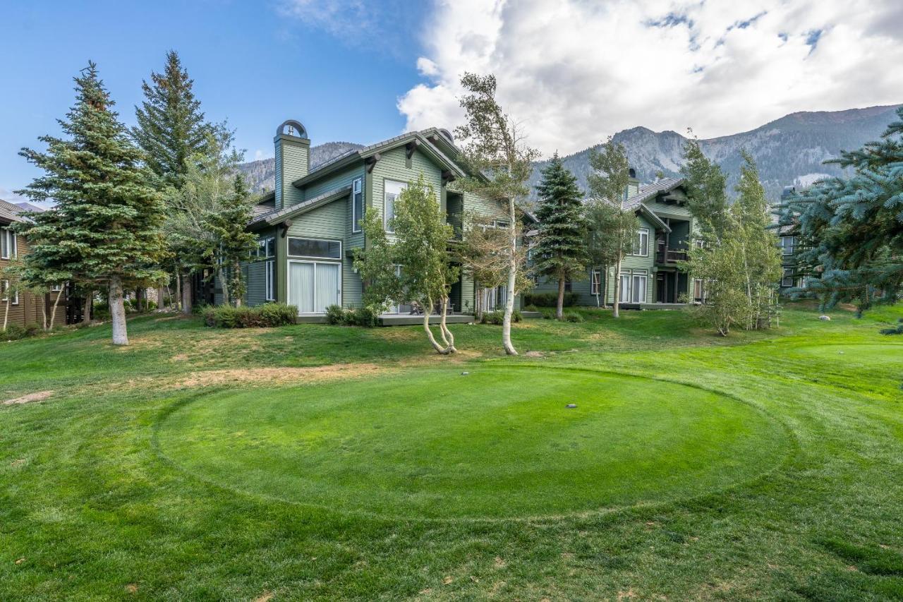 Great Views Fully Renovated Luxury 4 Bedroom 3 Full Bathrooms And Half Bath Snowcreek 732 Phase V