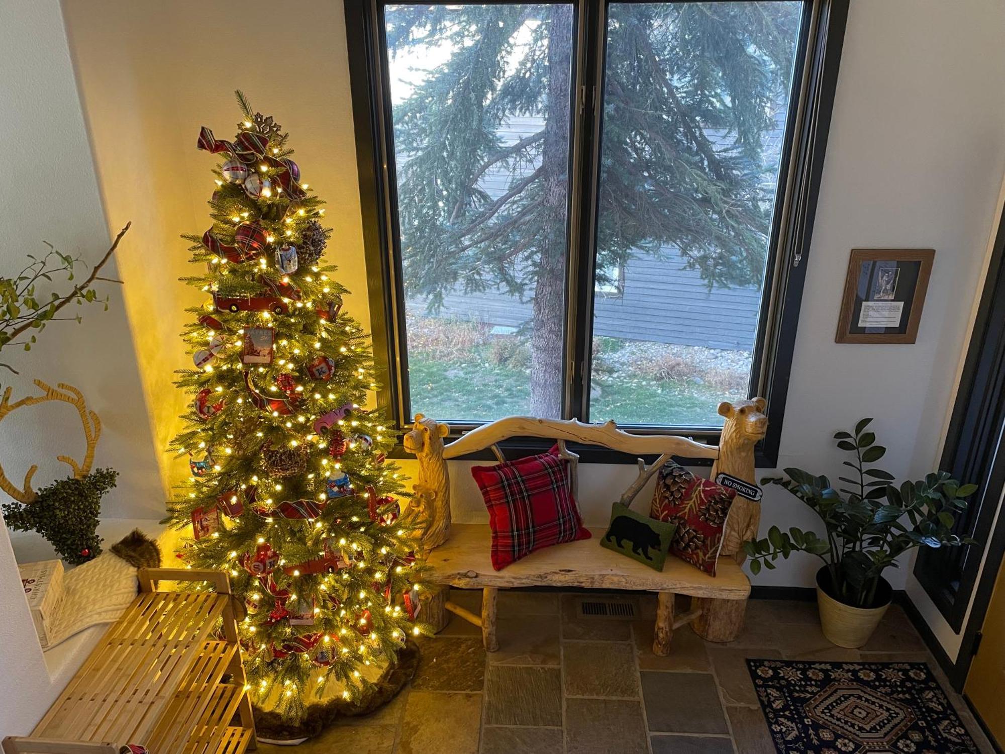 Great Views Fully Renovated Luxury 4 Bedroom 3 Full Bathrooms And Half Bath Snowcreek 732 Phase V Holiday home Mammoth Lakes