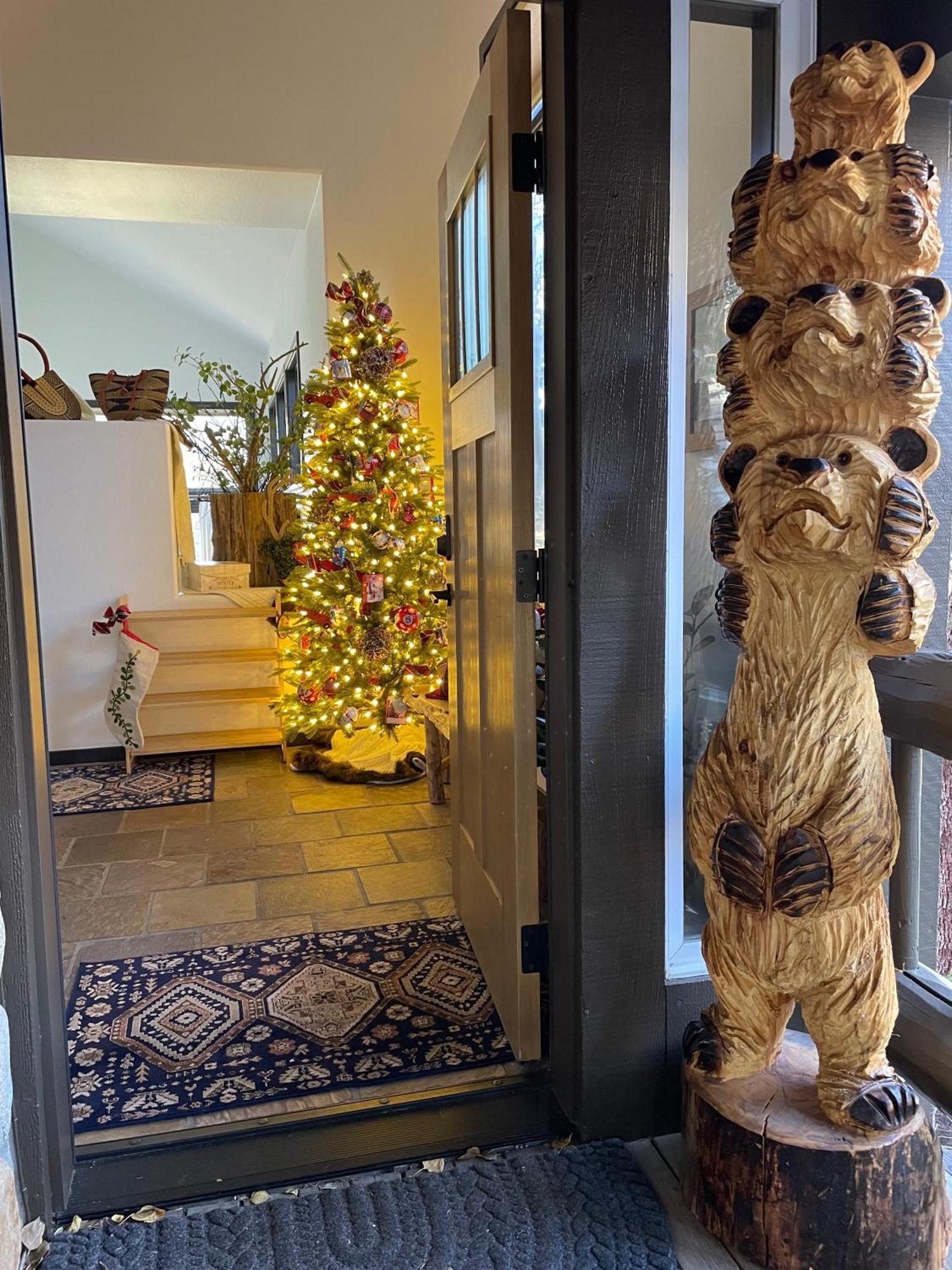 Great Views Fully Renovated Luxury 4 Bedroom 3 Full Bathrooms And Half Bath Snowcreek 732 Phase V *